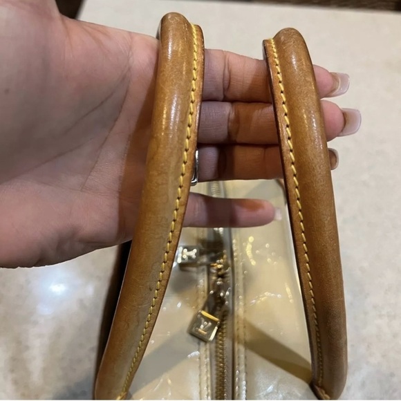 Louis Vuitton Tompkins Vernis BA0013 Elegant Cream and Tan Women's Handbag - Picture 6 of 16